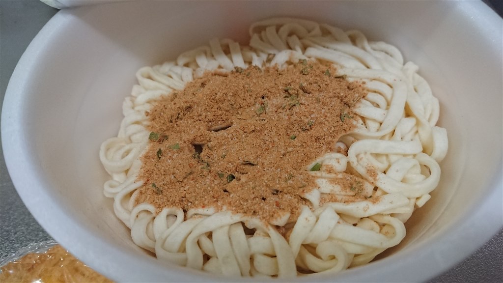 鬼うまい 不味くなってない 日清食品 どん兵衛 かき揚げ天ぷらうどん 101g 12食 Tio Platoさんのレビュー評価 評判 価格 Com