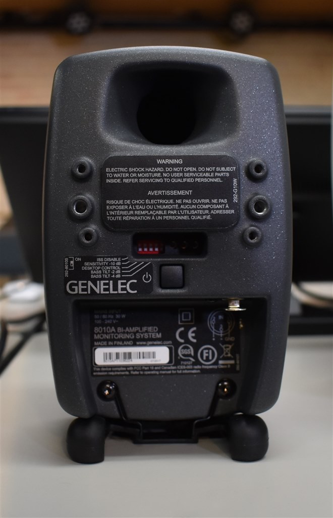 手のひらサイズのスタジオモニタースピーカー』 GENELEC 8010AP [単品 