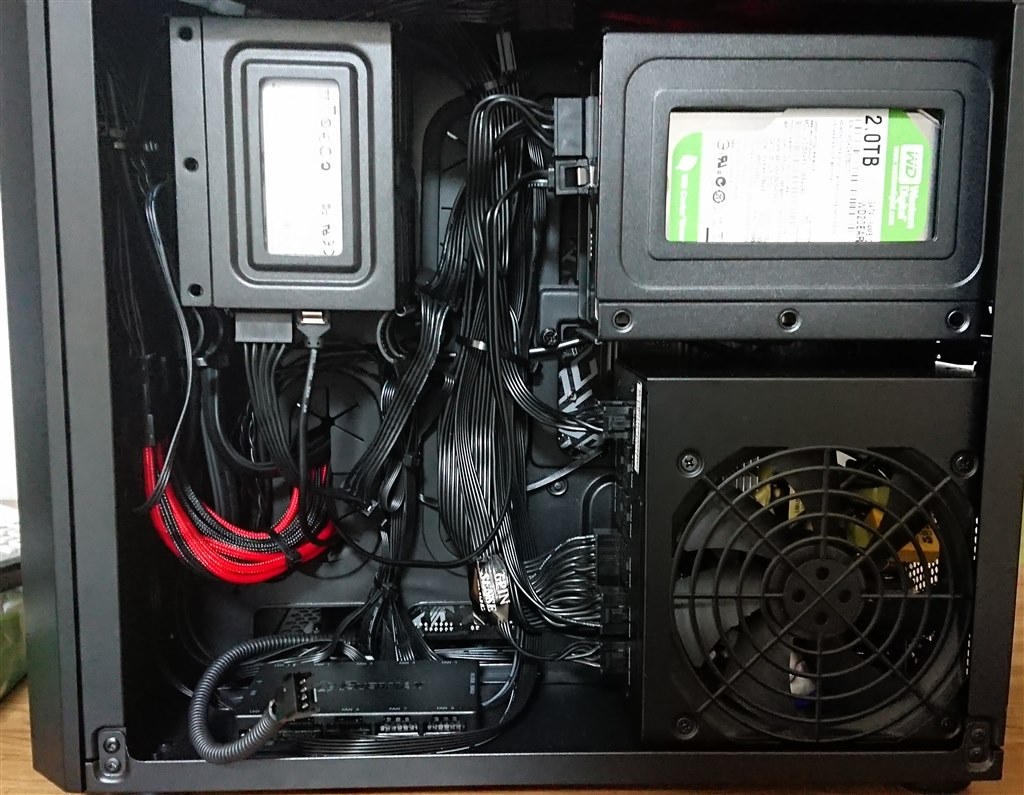 Corsair Crystal280XはフルATX電源を取り付けることができます