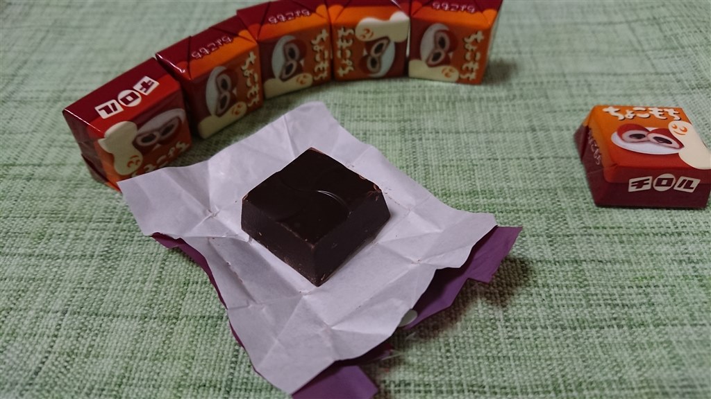 量販店でも駄菓子屋でも、手軽に購入出来る革新的チョコ