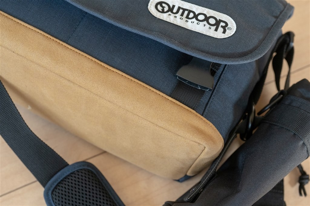 見た目の良さがポイントのカメラバッグです。』 OUTDOOR カメラ