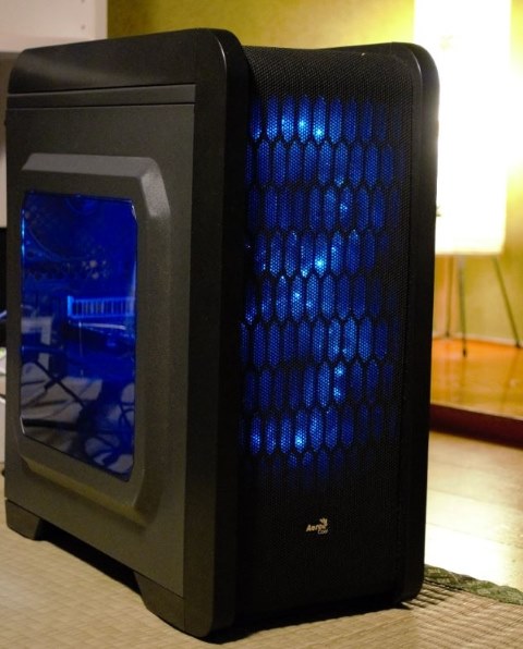 AeroCool QS-240 Window 価格比較 - 価格.com