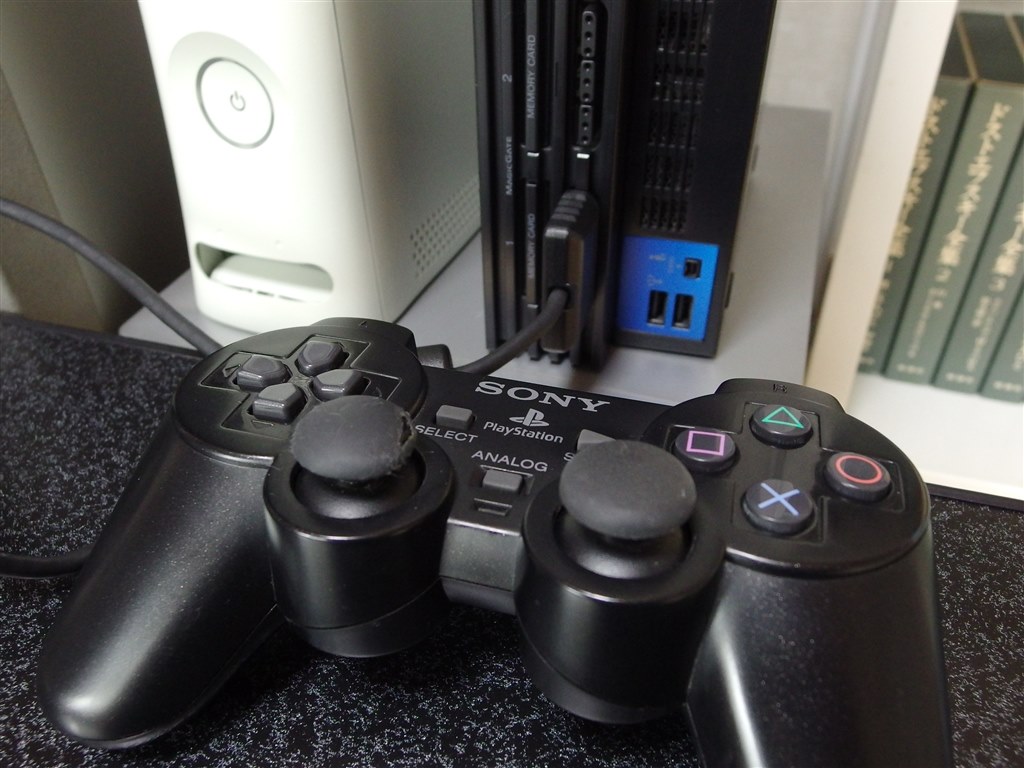 恐るべき耐久性』 SIE アナログコントローラ(DUALSHOCK 2) ブラック SCPH-10010 猫の名前はシロちゃんさんのレビュー評価・評判  - 価格.com