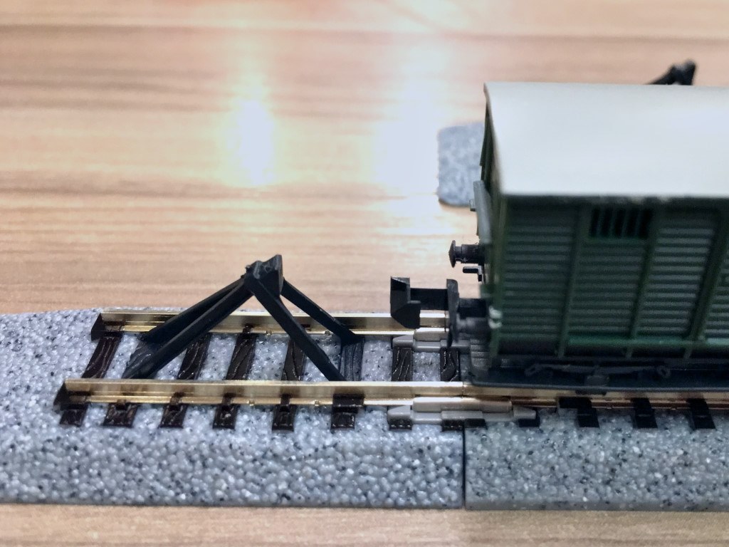 定番の車止め。バランスいまいちかも。』 カトー 20-048 車止め線路C