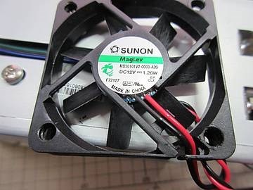 ファンを交換しました 玄人志向 Gw3 5ax2 Su3 Rev2 0 ブラック Vega12さんのレビュー評価 評判 価格 Com