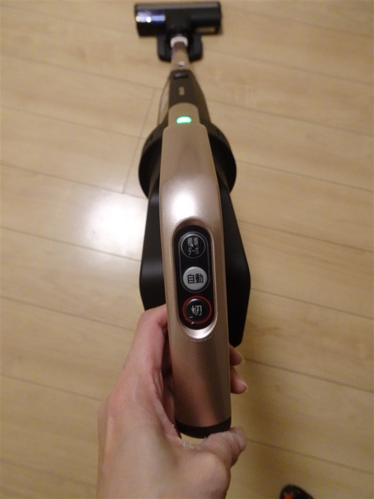 異色のモップ付きクリーナーの上重心モデル。ハンディ時も快適に