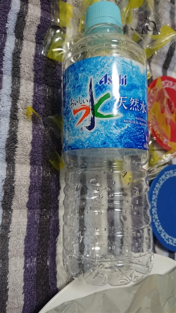 自動販売機で見かけた『おいしい水 天然水 600ml 』』 アサヒ