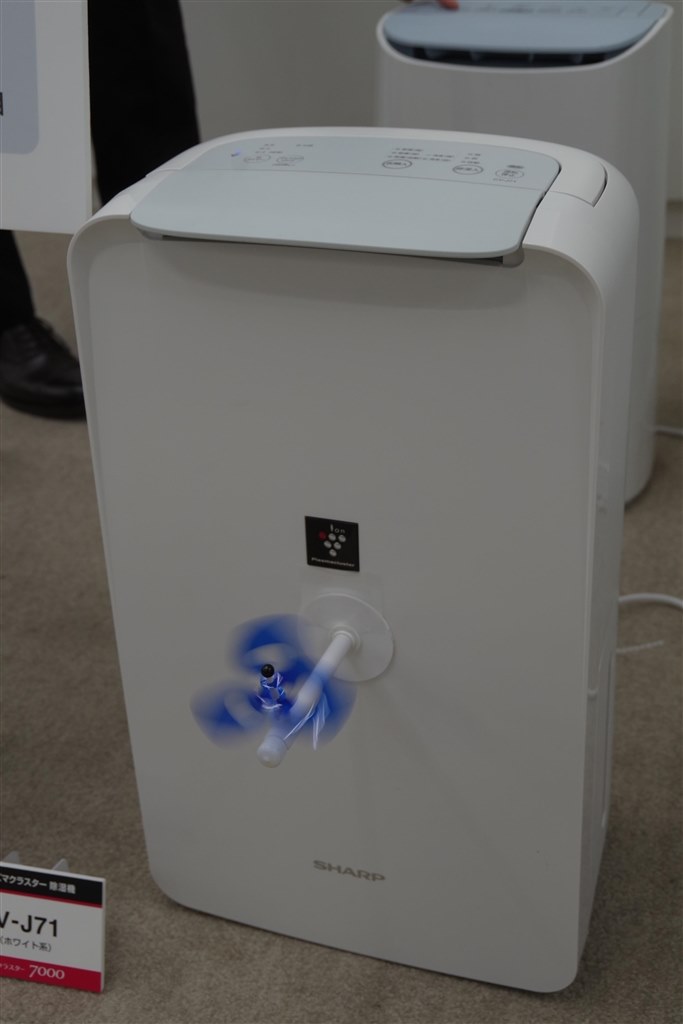 コンパクトながら高い除湿力の定評機の使い勝手が向上