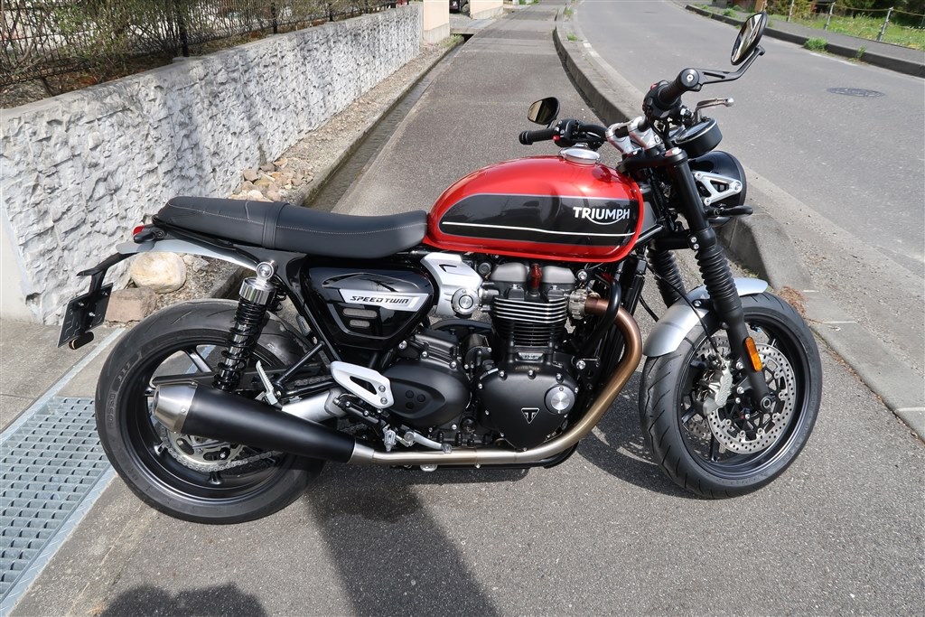 始めての海外バイクトライアンフスピードツイン1200』 トライアンフ