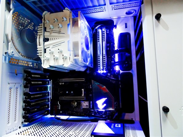 Corsair CMK32GX4M2A2666C16W [DDR4 PC4-21300 16GB 2枚組] 価格比較