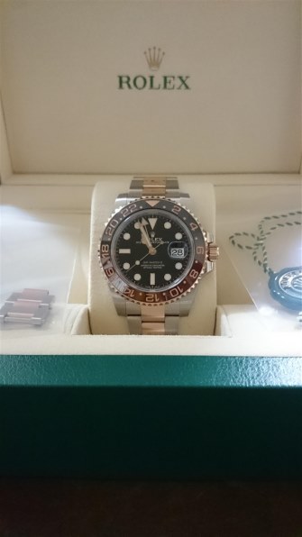 カスタム時計、GMTブラック、ツートンベゼル、ローズゴールド、ラバーベルト ロレックス(ROLEX) 2023新作 イエローロレゾールモデルと18 ct