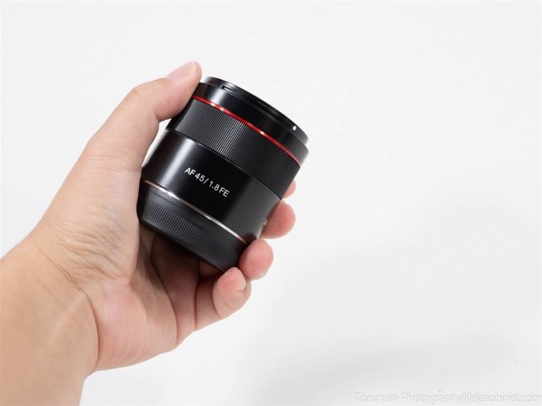サムヤン AF 45mm F1.8 ソニーFE サムヤン、ソニーEマウント対応の標準レンズ「AF 45mm F1.8 FE