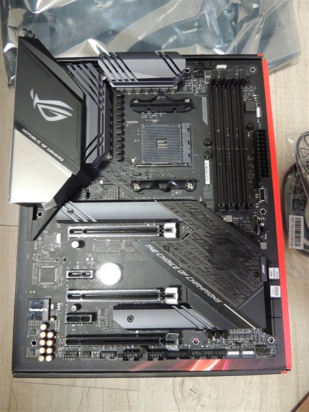 CPUのロゴの向きが気になるのは私だけでしょうか？w』 ASUS ROG STRIX