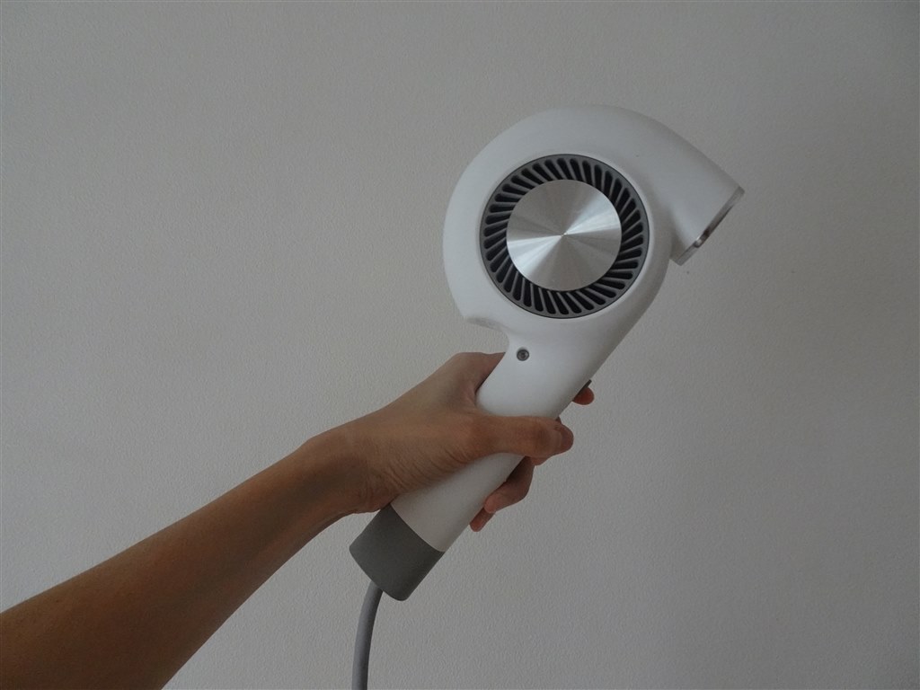外見、操作性、触感、風、すべてが心地いい前代未聞のドライヤー 