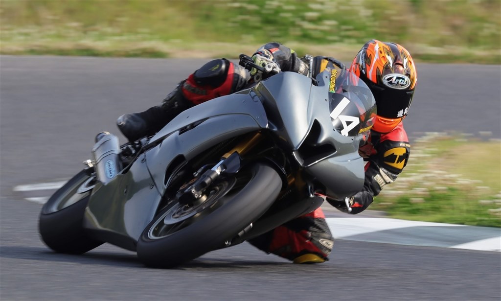 12コマ/秒連写❤️SONY α77❤️ダブルレンズ❤️スポーツもペットも