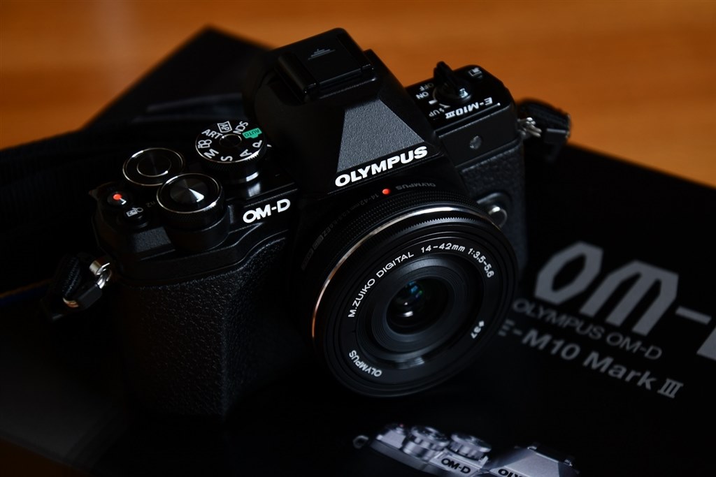 新品未開封 OLYMPUS OM−D E−M10 Mark 3 OM-D-