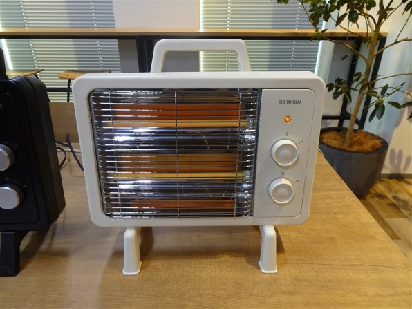 新品　アイリスオーヤマ 縁赤外線電気ストーブ IEHD-800 アイボリー 遠赤外線 電気ストーブ 電気ヒーター IEHD-800-C アイボリー