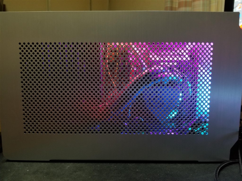マニアなケース』 DAN Cases A4-SFX v4.1 [Silver] パクパクバグ