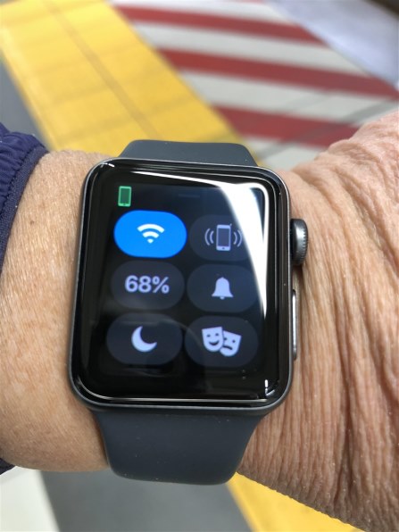 Apple Apple Watch Series 3 GPSモデル 38mm MQKV2J/A [ブラック