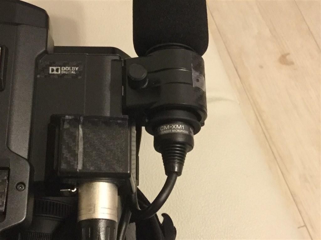 Panasonic AG-UX90業務用ビデオカメラ マイク、バッテリー付き 私には