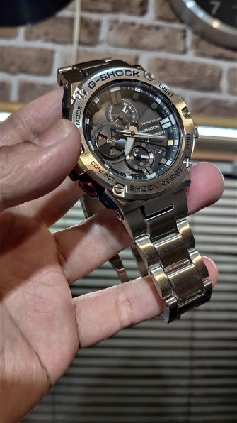 自宅で猫を飼っておりますg-shock g-steel gst-b100d