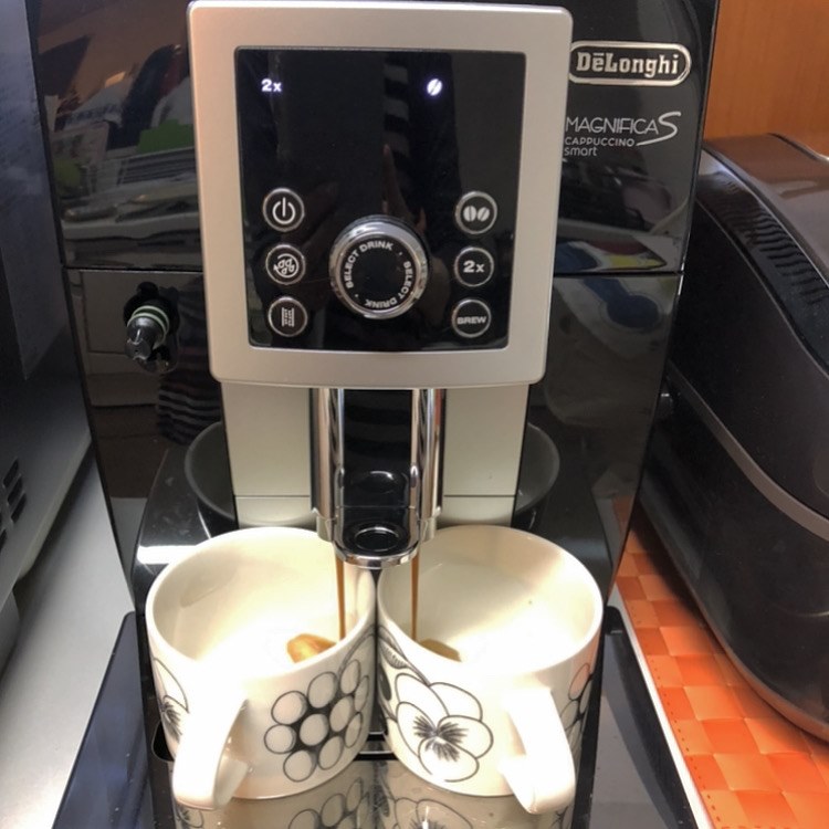 DeLonghi デロンギ マグニフィカS ECAM22110SBH コンパクト全自動エスプレッソマシン コーヒーメーカー - 家電