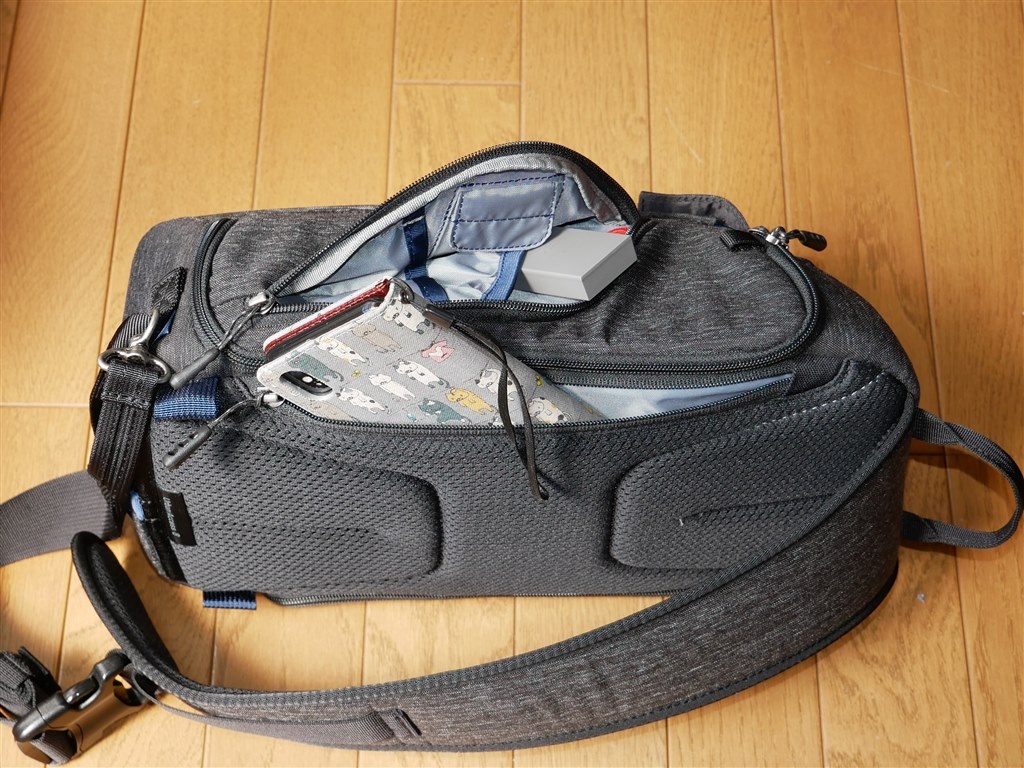 人気商品 リュックだと大げさなときに、カジュアルでいい感じ。』 Think トップス