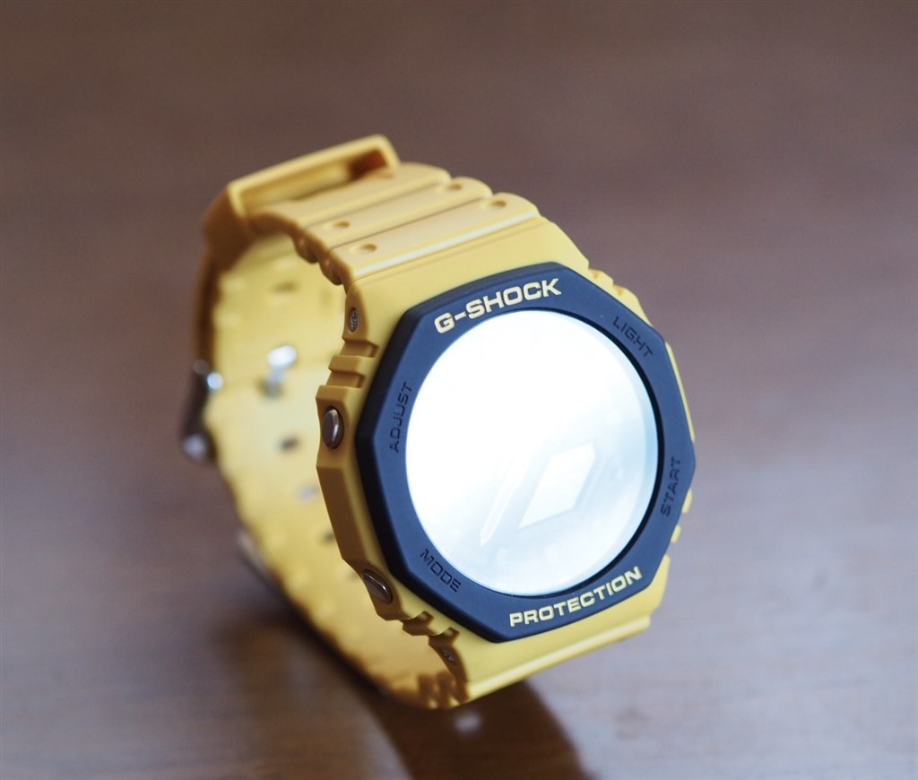 軽いし薄い。でも、G-shock』 カシオ G-SHOCK Utility Color GA-2110SU 