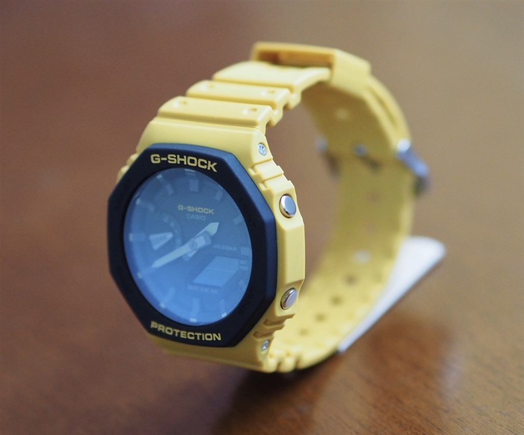 軽いし薄い。でも、G-shock』 カシオ G-SHOCK Utility Color GA-2110SU 