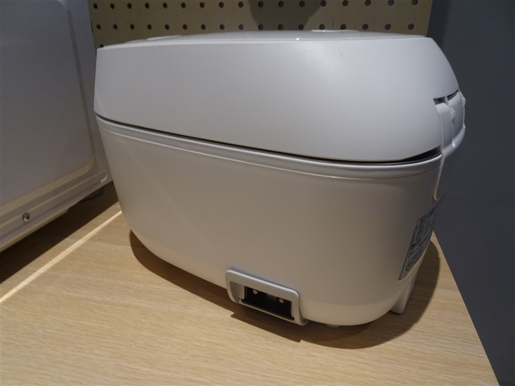 お値打ちなのに美味しく見た目もクールなIH炊飯器』 シャープ KS-HF05B