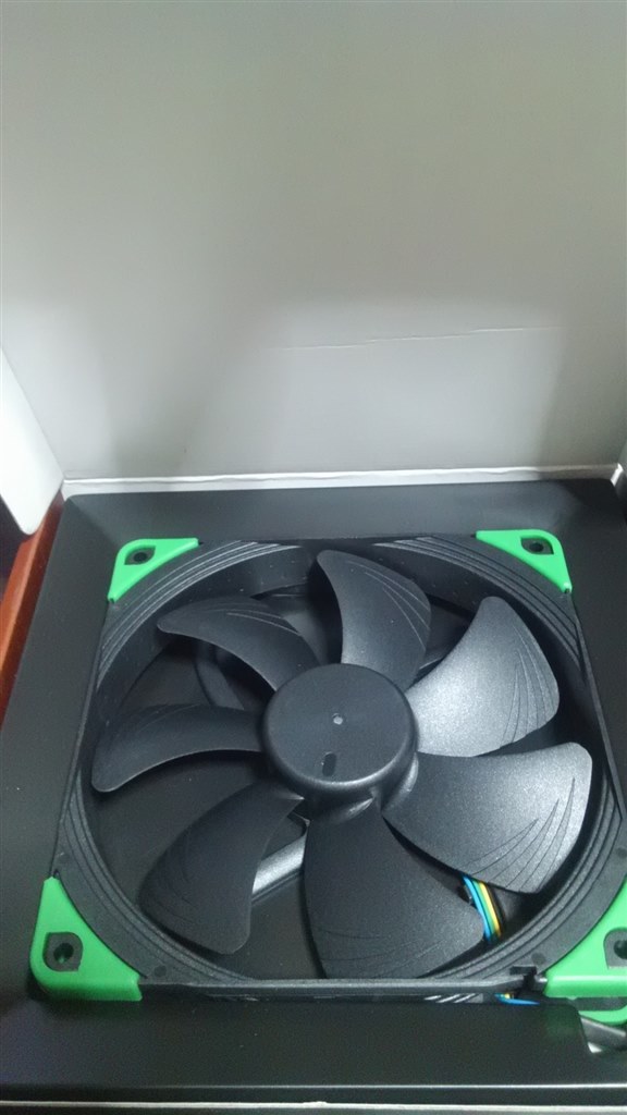 静音よりも風量と耐久性を優先したファン』 noctua NF-F12