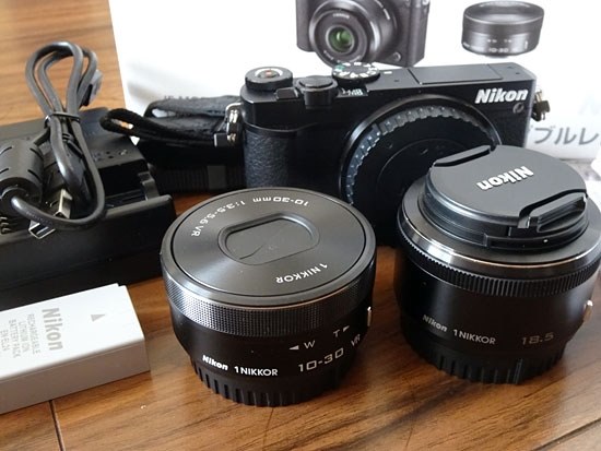 Nikon J5 + 標準ズームレンズセットカメラ