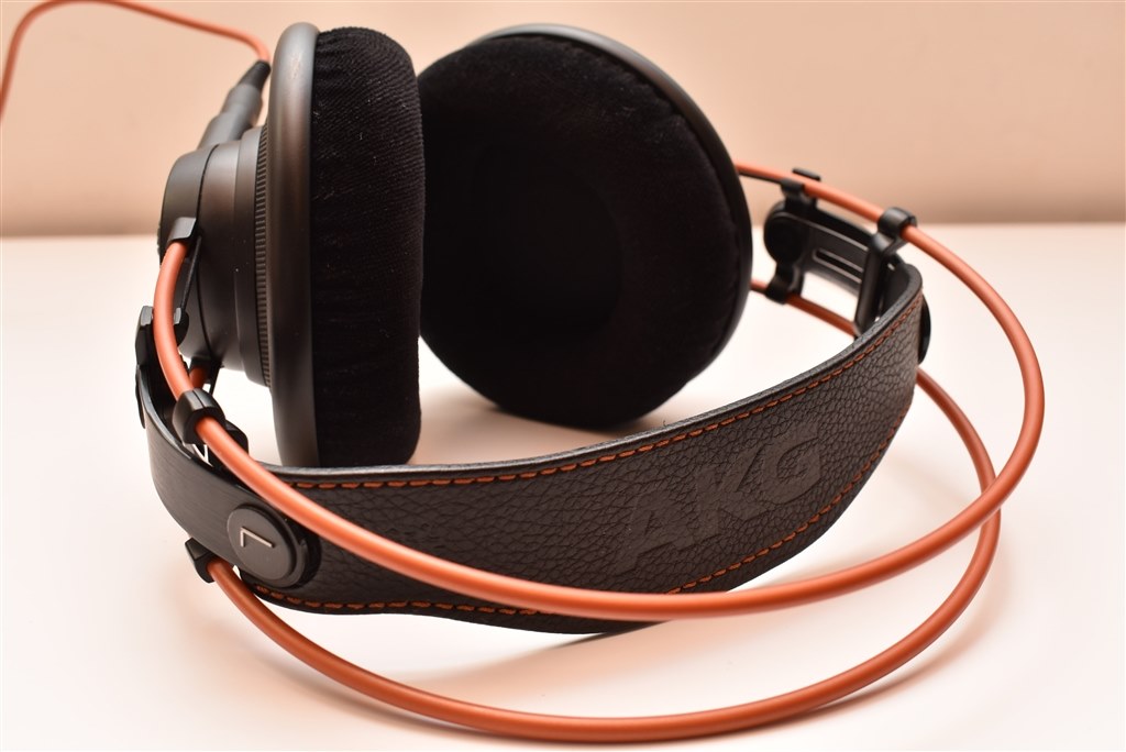 オーディオ機器 ヘッドフォン オレンジ色が特徴的なハイエンド開放型モニターヘッドホン 』 AKG K712 