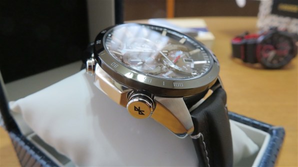 ★未使用★お洒落　カシオ　エディフィス　EQB-501XBL ビジネス　デート CASIO EDIFICE EQB-501XBL-1AJF モバイルリンク機能搭載