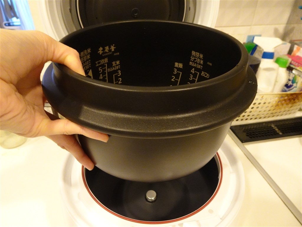 新品】三菱電機 本炭釜KAMADO 5.5合炊き 月白 NJ-AWB10-W - キッチン家電