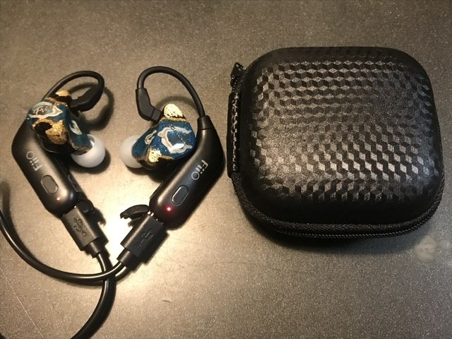 2pinリケーブル可能イヤホンをワイヤレス化出来ます』 FiiO