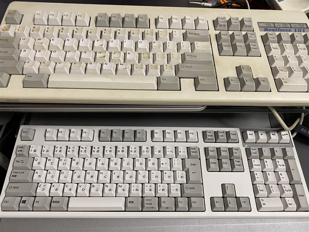 しっかりとした日本製キーボード（旧RealForce101と比較画像