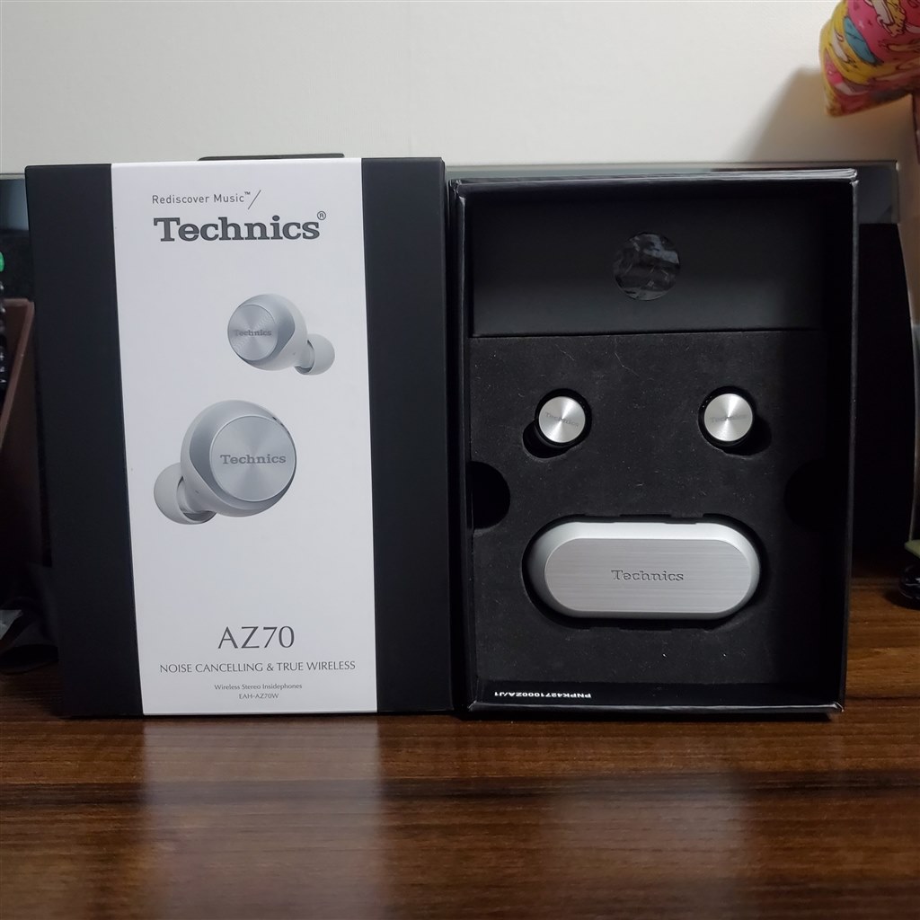 自然放電するイヤホン』 パナソニック Technics EAH-AZ70W-S [シルバー