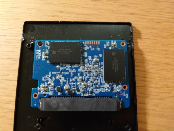 新品】SanDisk SSD PLUS 2TB SDSSDA-2T00-J26 - PCパーツ