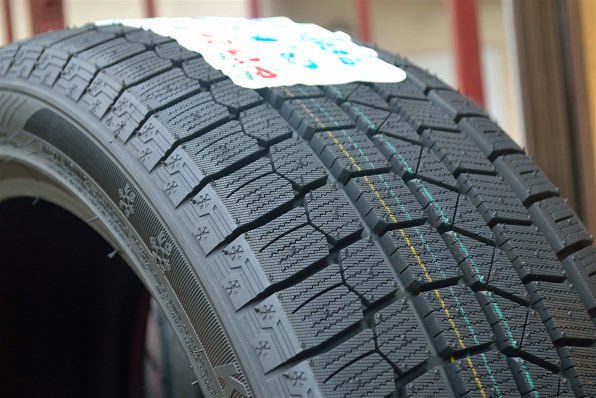 スタッドレスタイヤ　225/45R18 91Q  アイステックネオ