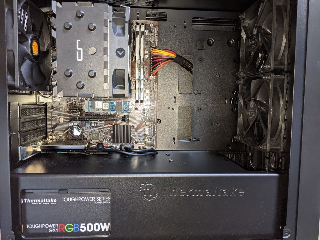 最初のケースにはお勧めしない。』 Thermaltake Versa H18 CA