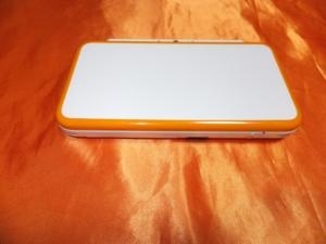任天堂 Newニンテンドー2DS LL [ホワイト×オレンジ] 価格比較 - 価格.com