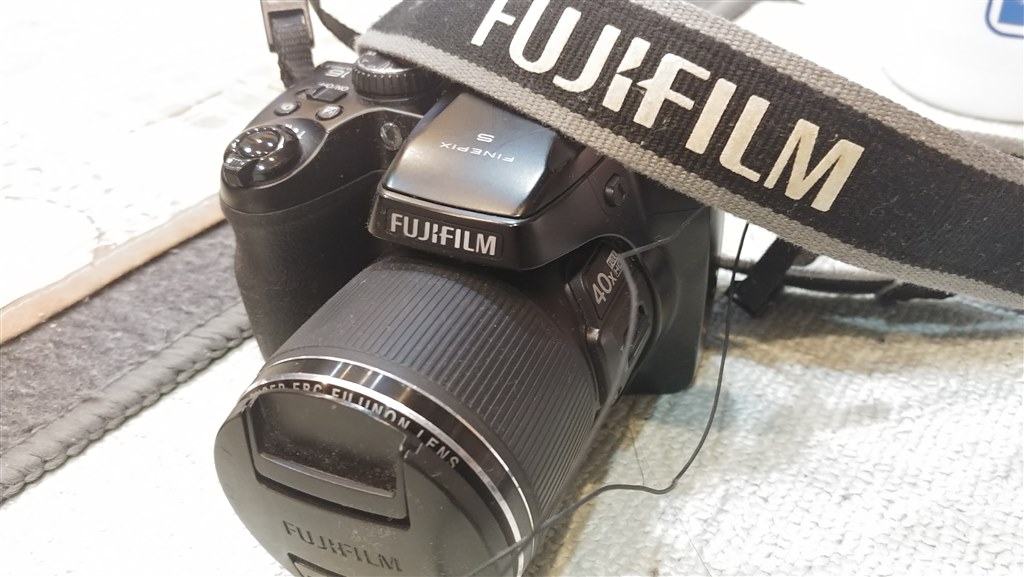 安い商品【富士フイルム】　FINEPIX　S8200　簡単おススメ　楽しいネオ一眼レフ デジタルカメラ