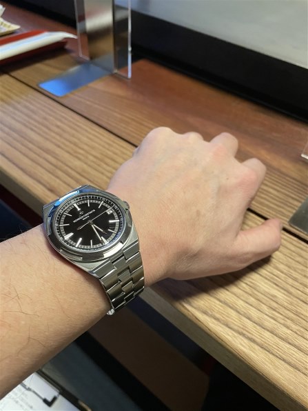 ヴァシュロン・コンスタンタン オーヴァーシーズ 4500V/110A-B483 価格