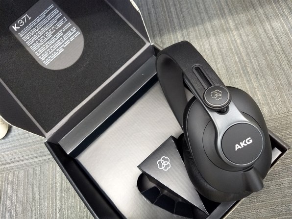 密閉型のAKGで評価が少ないが良いヘッドホン』 AKG K371-Y3 ドーヴェン