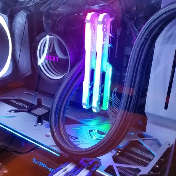SAPPHIRE SAPPHIRE NITRO+ Radeon RX 6900 XT OC 16GB GDDR6 SAPPHIRE SAPPHIRE NITRO+ Radeon RX 6900 XT OC 16GB GDDR6