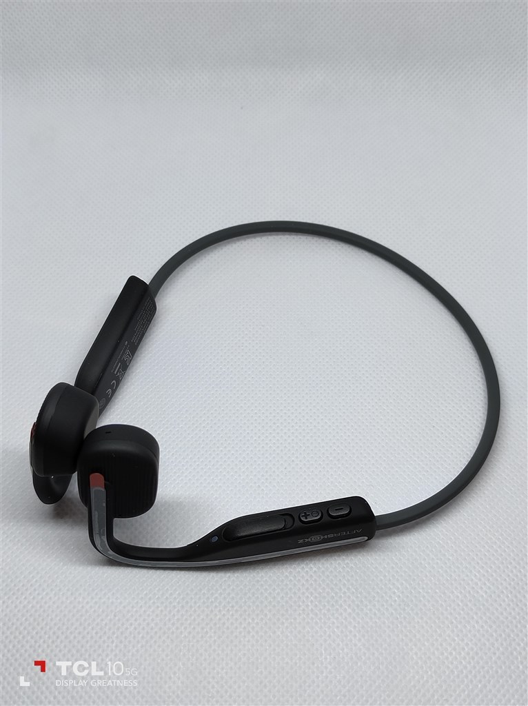 骨伝導タイプ。ジョギングなど運動しながら聴くのに向くイヤホン