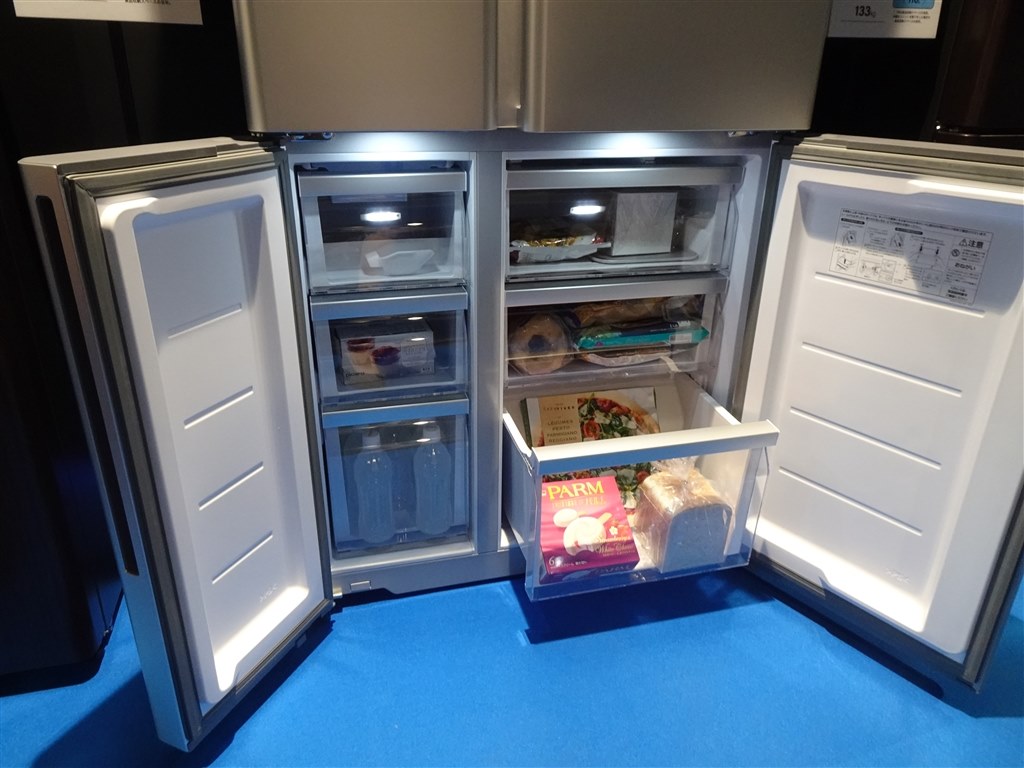 冷凍室容量180L！深澤デザインの冷蔵庫・83センチの幅広タイプ』 AQUA