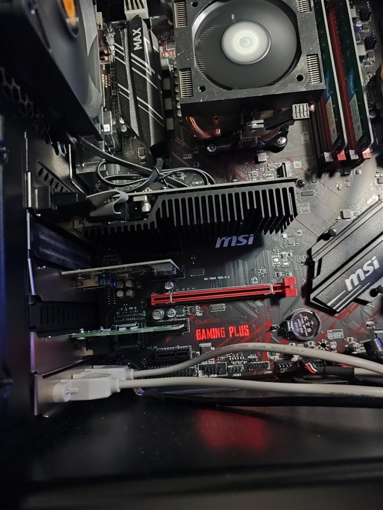 ファンレス仕様。サーバー用のGPUとして最適。平常運用時38℃!』 玄人