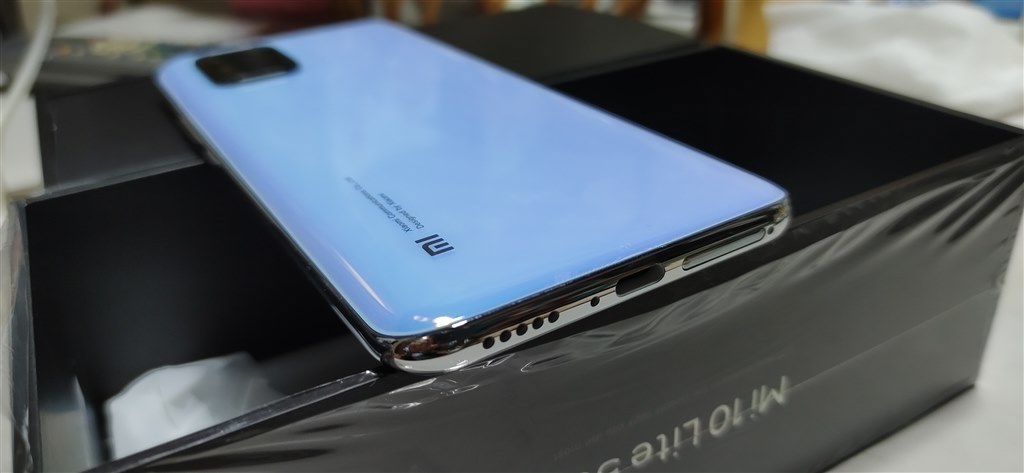 有機ELもキレイ。悪い所は少ない』 Xiaomi Mi 10 Lite 5G XIG01 au [ドリーム ホワイト]  KUMA＆CAFEさんのレビュー評価・評判 - 価格.com